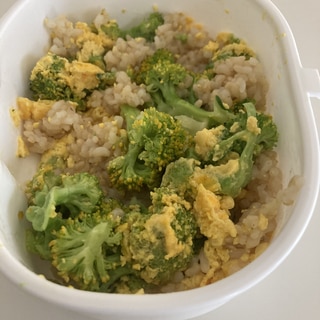 ブロッコリーと卵の中華玄米チャーハン